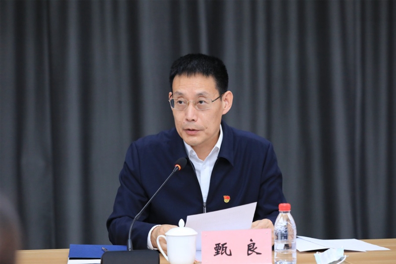 校党委常务副书记安实,校党委副书记,纪委书记姚利民,副校长曹喜滨